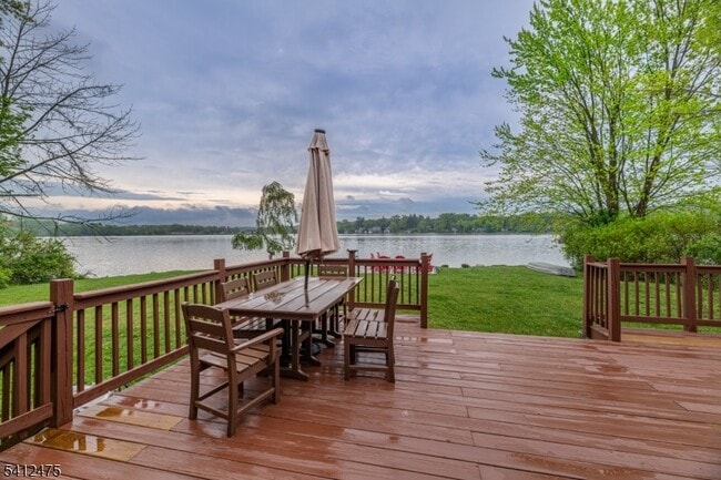 Building Photo - 121 Bearfort Rd