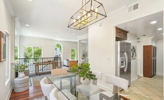 Building Photo - 9323 Alcott St