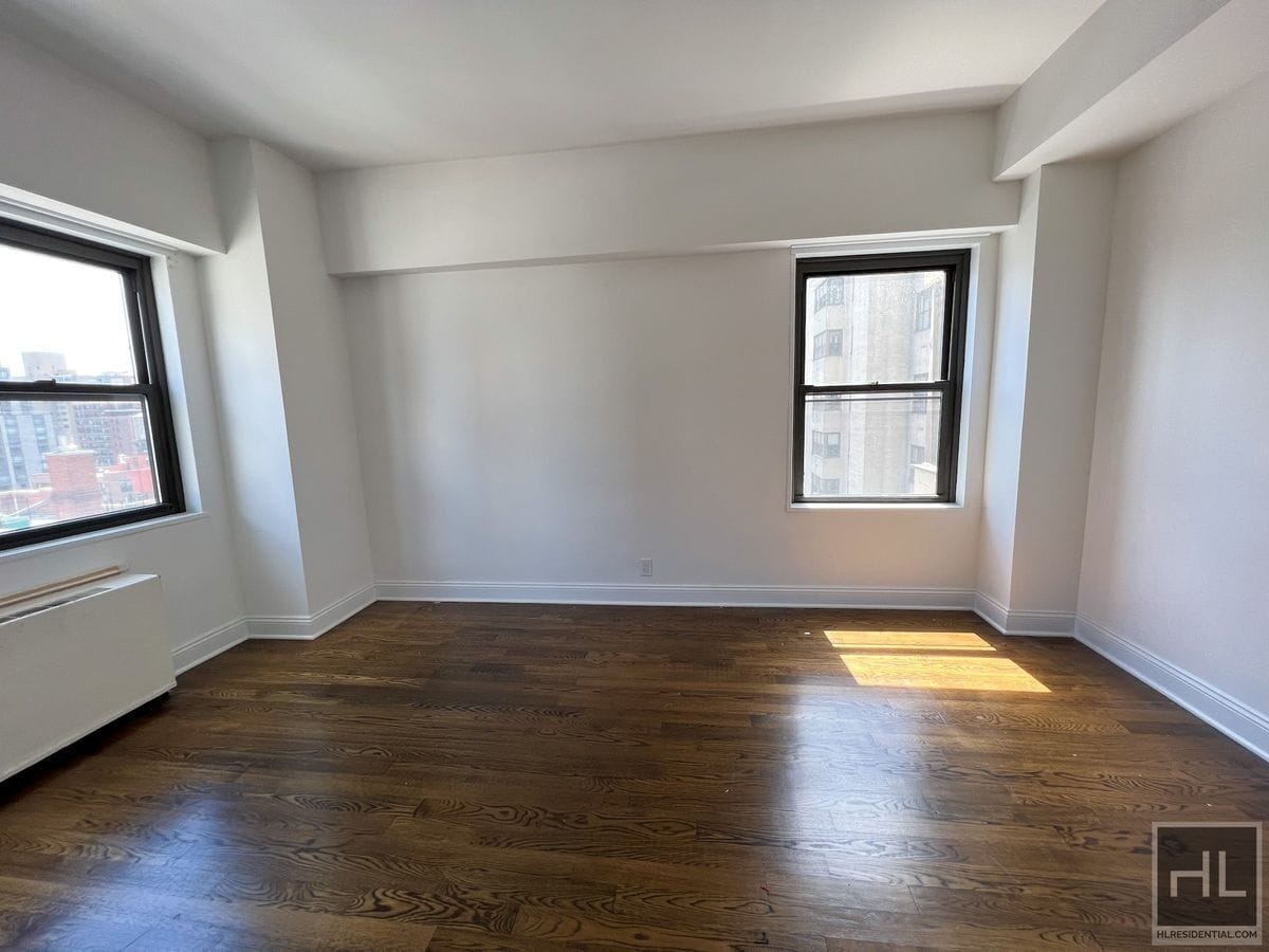 Building Photo - E 89 St