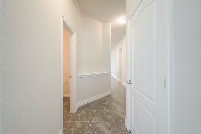 Building Photo - 40712 Guillemont Ln