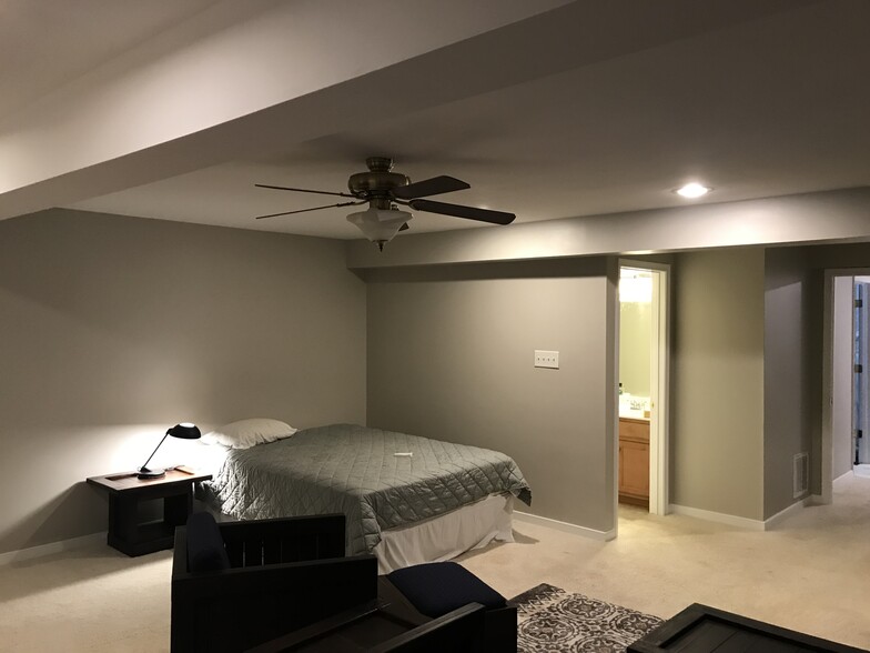 Building Photo - 8756 Springwater Dr