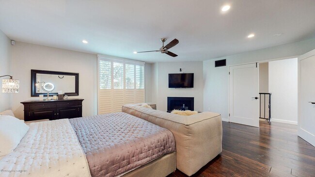 Building Photo - 360 S Orange Grove Blvd