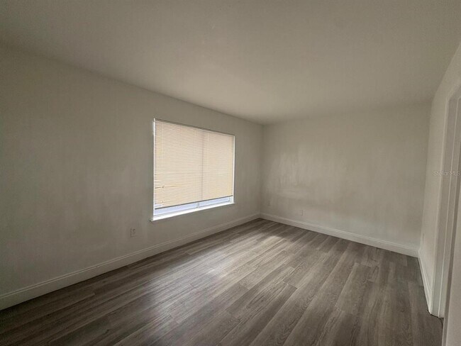 Building Photo - 4033 Henley Rd