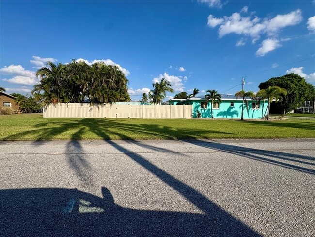 Building Photo - 4342 Pompano Ln