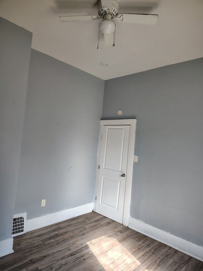 Building Photo - 1100 S 13th St