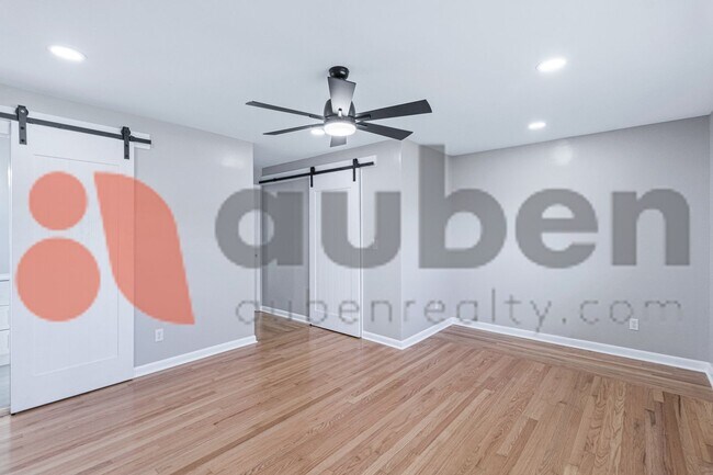 Building Photo - 4430 Lilac Ln