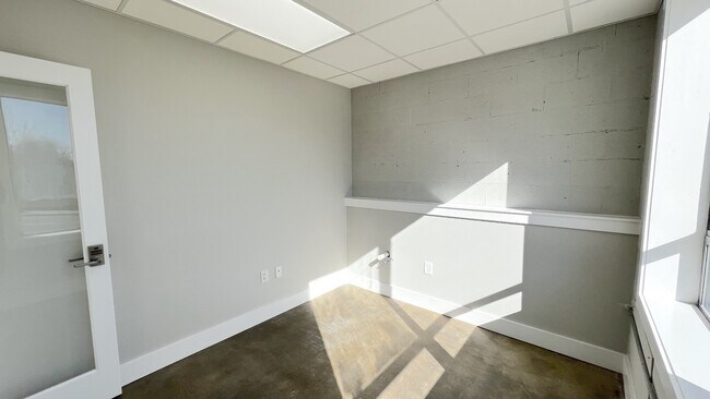 Building Photo - 204 5th Ave E
