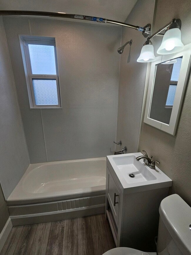 Building Photo - 703 W Veterans Dr