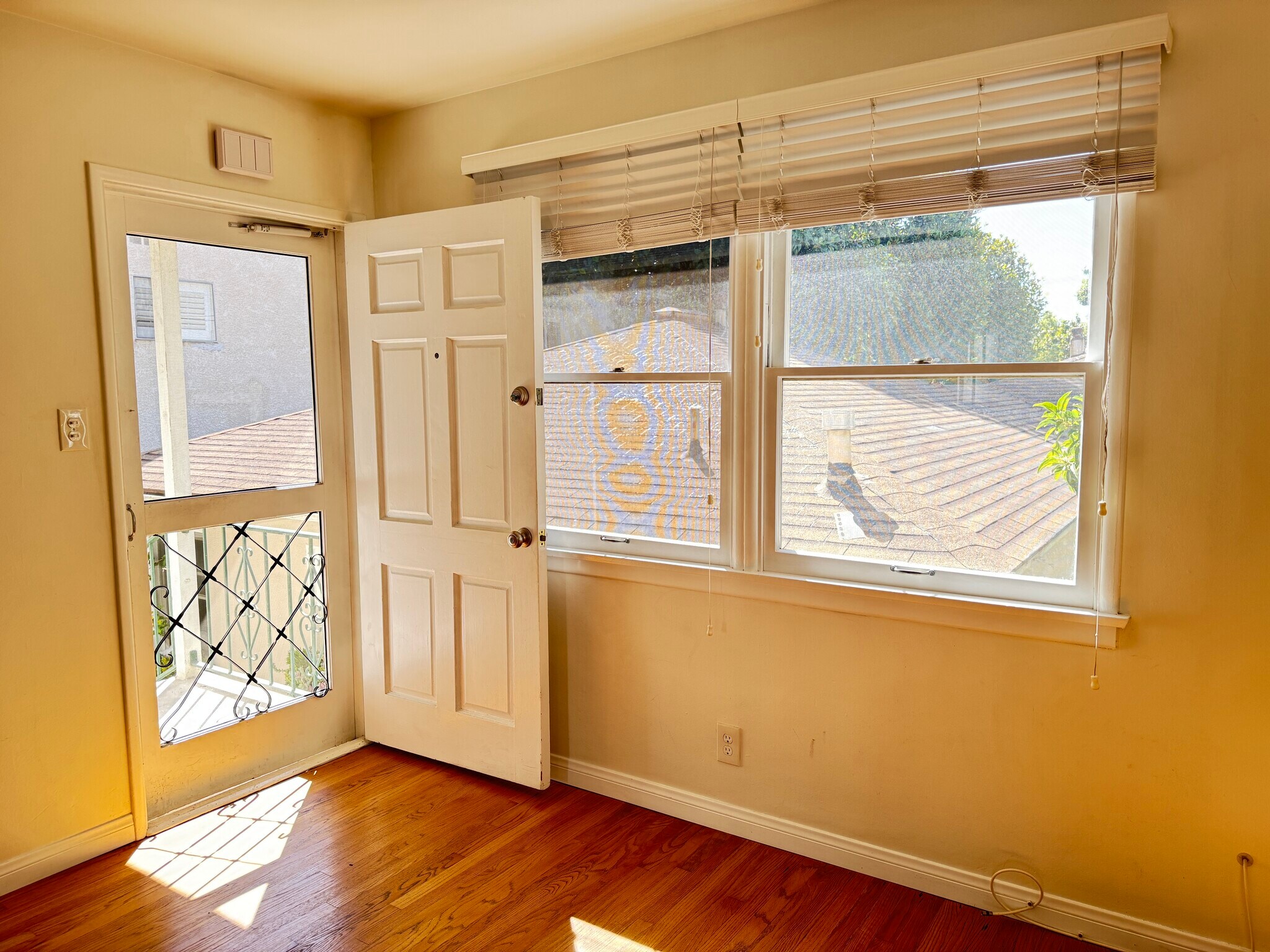 Sunny, open living room with rooftop views and plantation shutters - 554 E Cypress Ave