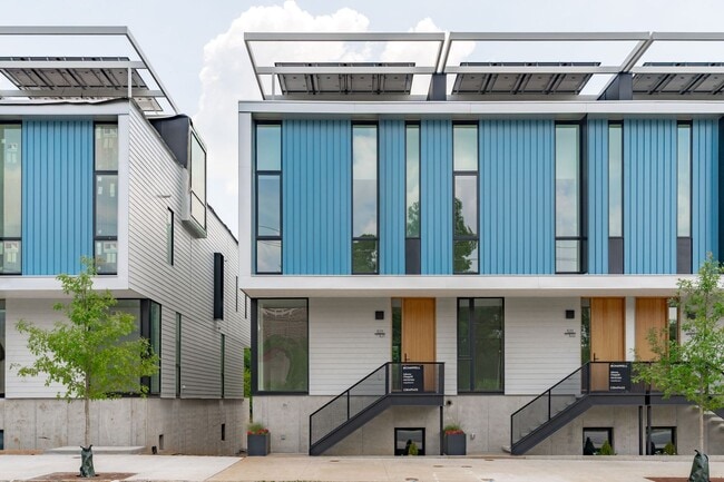 Building Photo - **OFFERING REFUNDABLE APPLICATION FEES** Beautiful 3BD, 3.5BA Downtown Raleigh Townhome with an A...