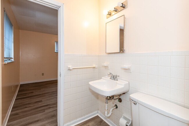 Building Photo - DAYTON, OH - GREENWICH VILLAGE - 3 BED, 1....