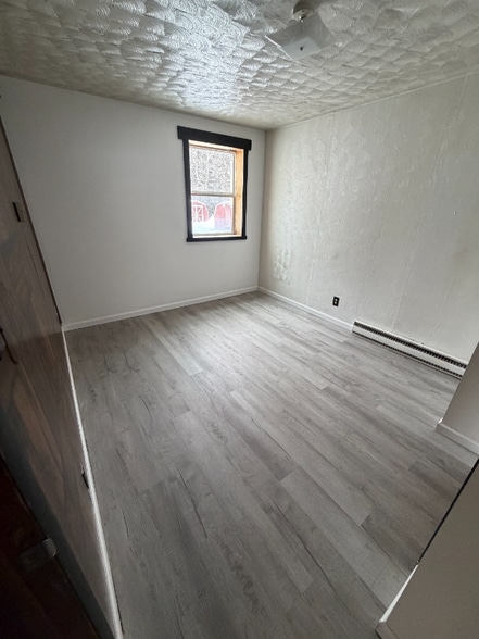 Building Photo - 232 W Main St