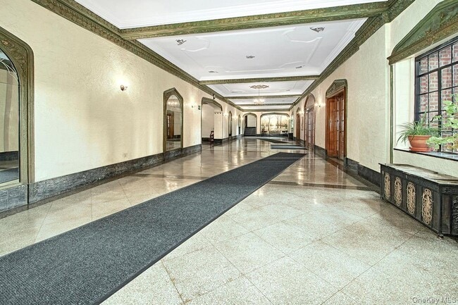 Building Photo - 60 Broad St W