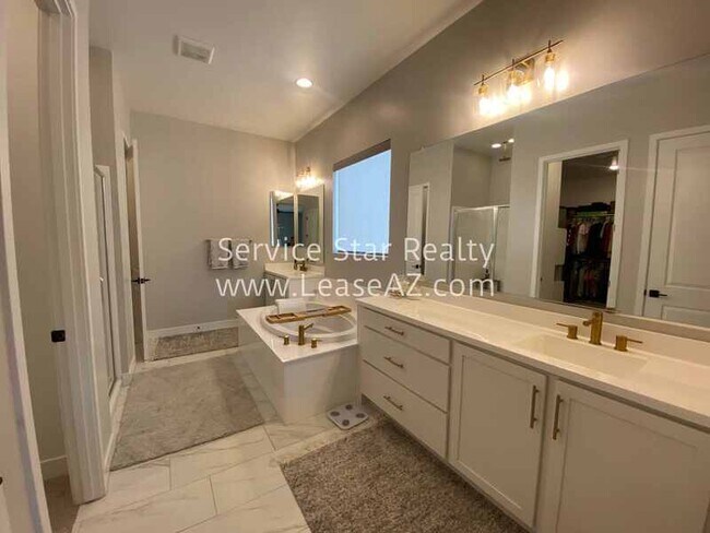 Building Photo - 9607 E Solina Ave