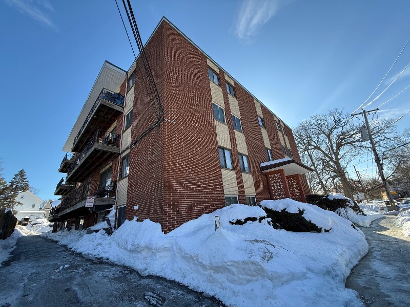 Building Photo - 44 Maple St