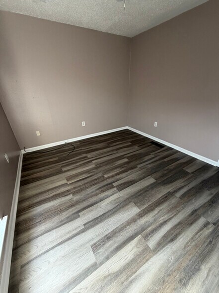 Building Photo - 4506 Laplace St