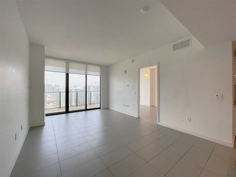 Building Photo - 1600 NE 1st Ave