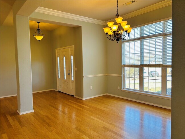 Building Photo - 15 Mills Dr