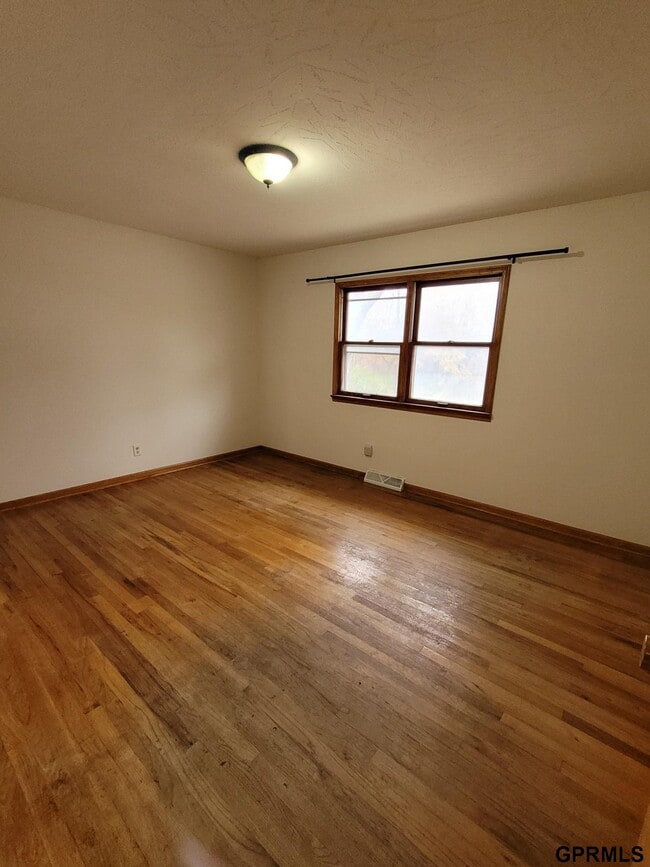 Building Photo - 2216 Lincoln Ave