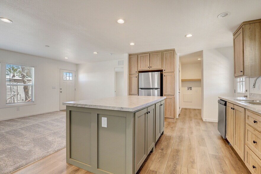 Building Photo - 2627 S Lamb Blvd