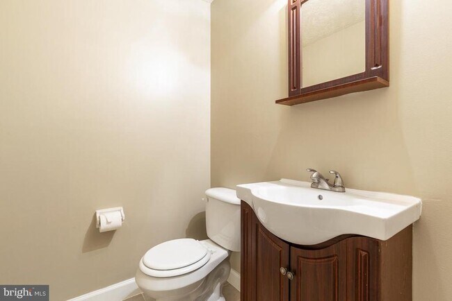 Building Photo - 6178 Oaklawn Ln