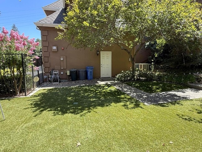 Building Photo - Westside Alamo Custom Estate With Beautifu...