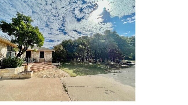 Building Photo - 1045 Hidden Hills Dr