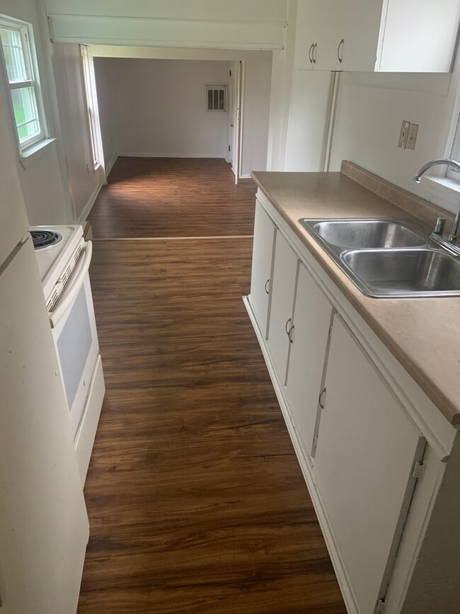 Building Photo - 4 Shepard St