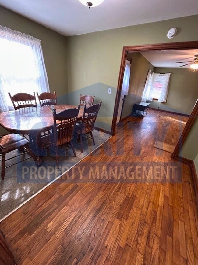 Building Photo - Two bedroom home! Great location!