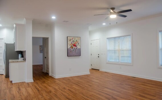Building Photo - 1120 Hillside Dr