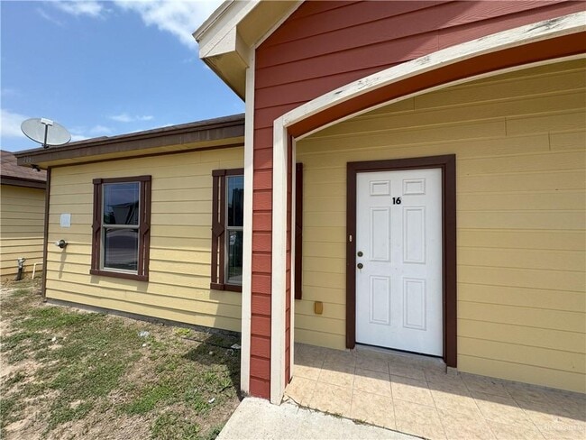 Building Photo - 31 N Linares St