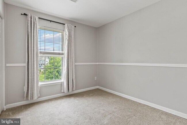 Building Photo - 302 Fox Trail