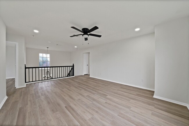 Building Photo - 7548 Meadow Creek Dr