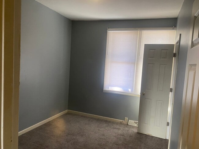 Building Photo - 103 N 10th St