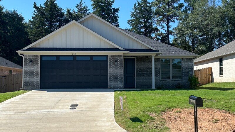 Primary Photo - 257 Oak Vly Dr