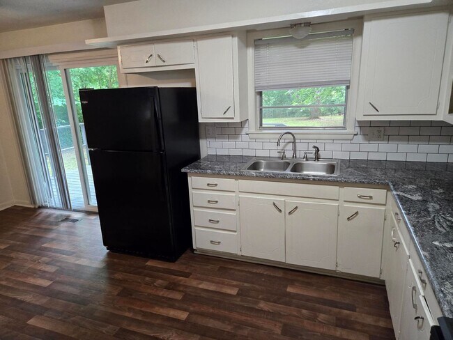 Building Photo - How amazing is this 3 BR 1 BTH home? You'll have to come visit us to find out!
