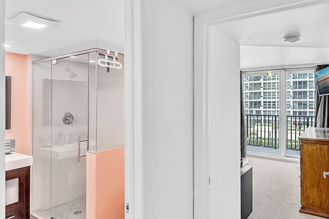 Building Photo - 525 N Ocean Blvd