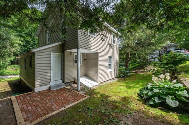 Building Photo - 2 Congdon Ln