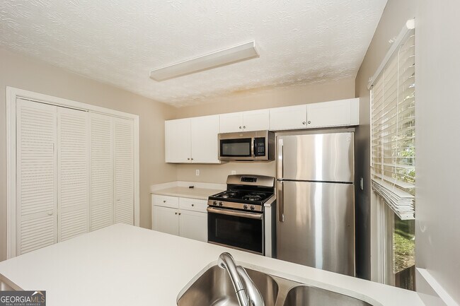 Building Photo - 5120 Cochran Dr