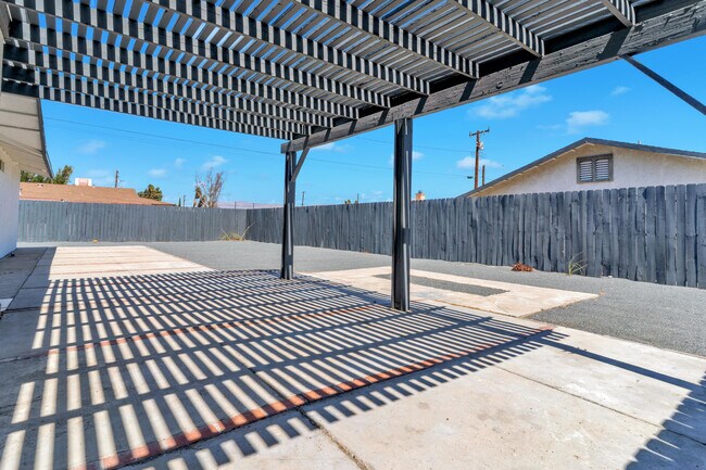 Building Photo - 458 W Bon Air Dr