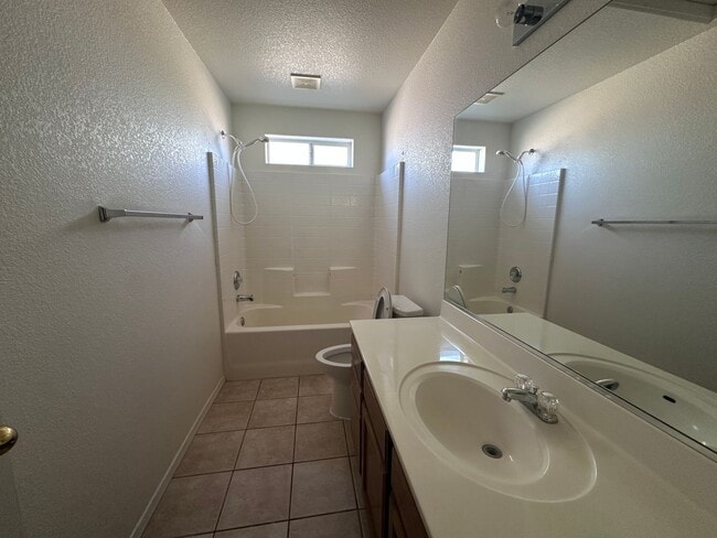 Building Photo - 2 BR 2Ba Home with YARD, Garage, close to Hwy 95 Fort Mohave