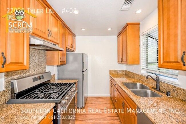 Building Photo - Three Bedroom Upper Condo in Canyon Oaks