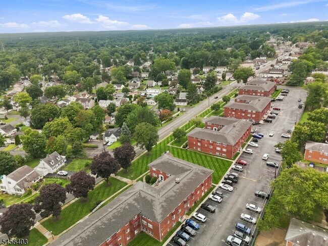 Building Photo - 199 N Beverwyck Rd