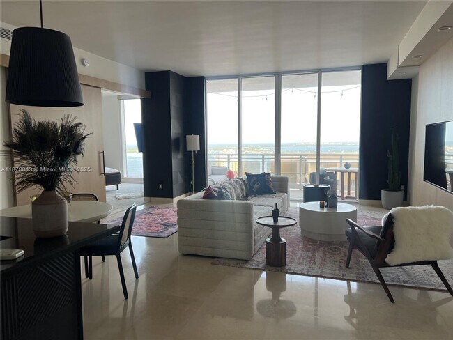 Primary Photo - 901 Brickell Key Blvd