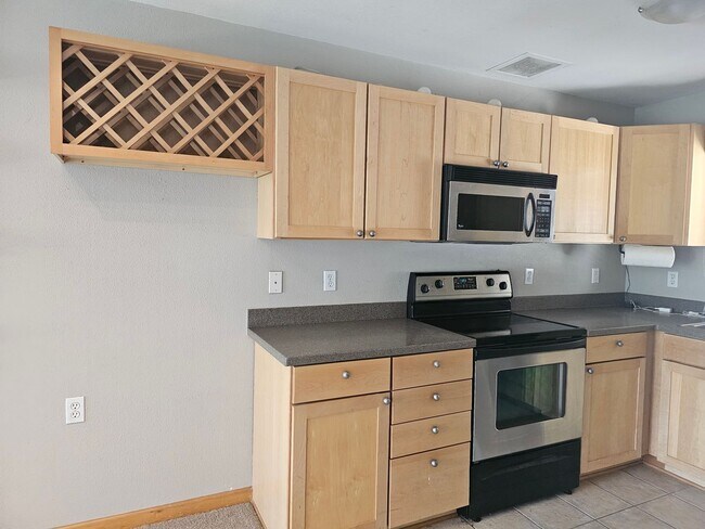 Building Photo - McCormick Pier One Bedroom ON THE WATER!