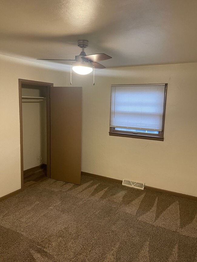 Building Photo - Immaculate 2 Ranch Style Bedroom Duplex