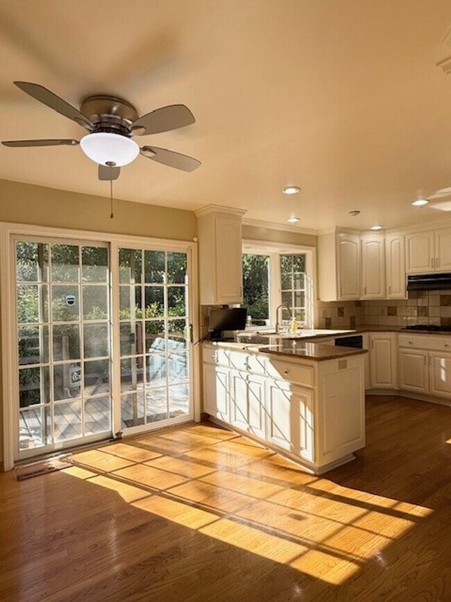 Building Photo - Beautiful 4 Bedroom 2.5 Bath Home in Montevideo Community