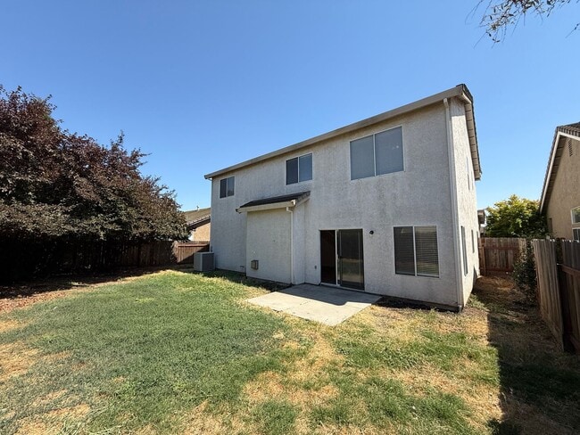 Building Photo - 4-bedroom two story home in Sylvan School ...