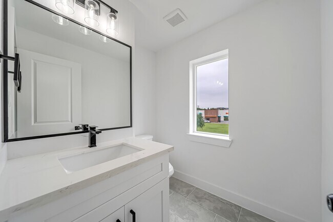 Building Photo - 3468 Bremond St