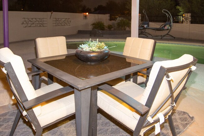 Building Photo - 1541 E Peregrine Trail